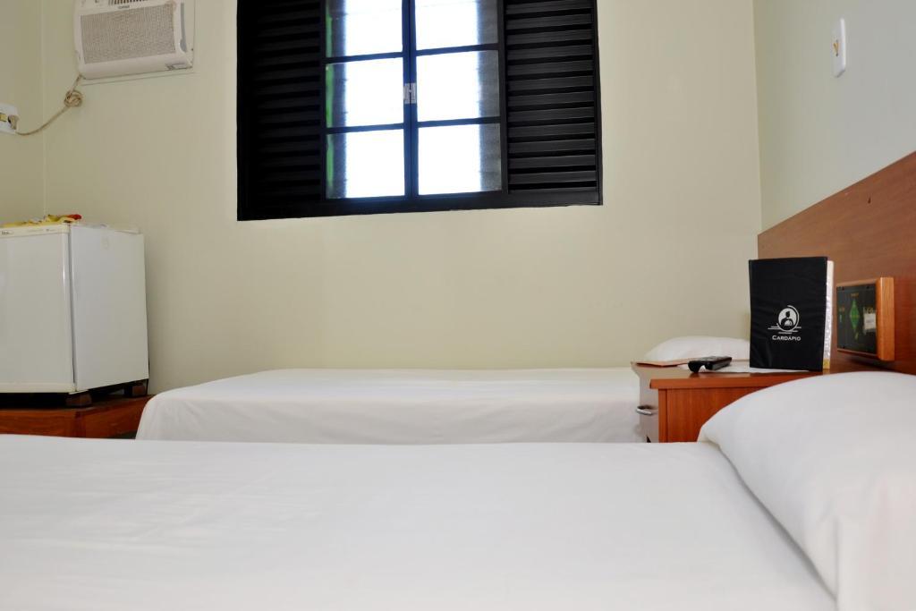 Hotel Carolina Plaza Uberaba Pokoj fotografie
